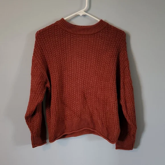 Universal Threads Sweater - Picture 1 of 3